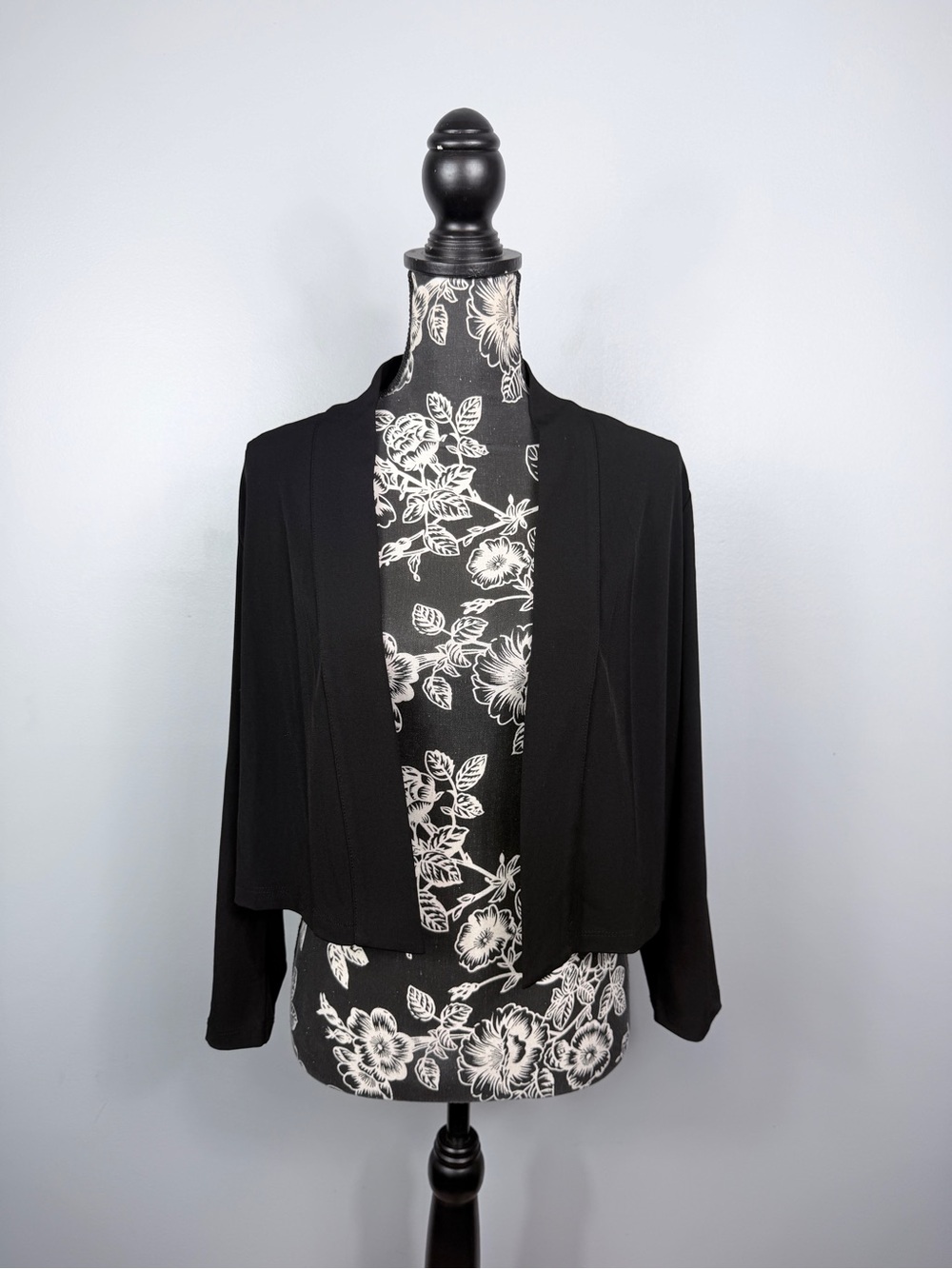 Calvin Klein black 3/4 sleeve cropped open front layering topper size large
